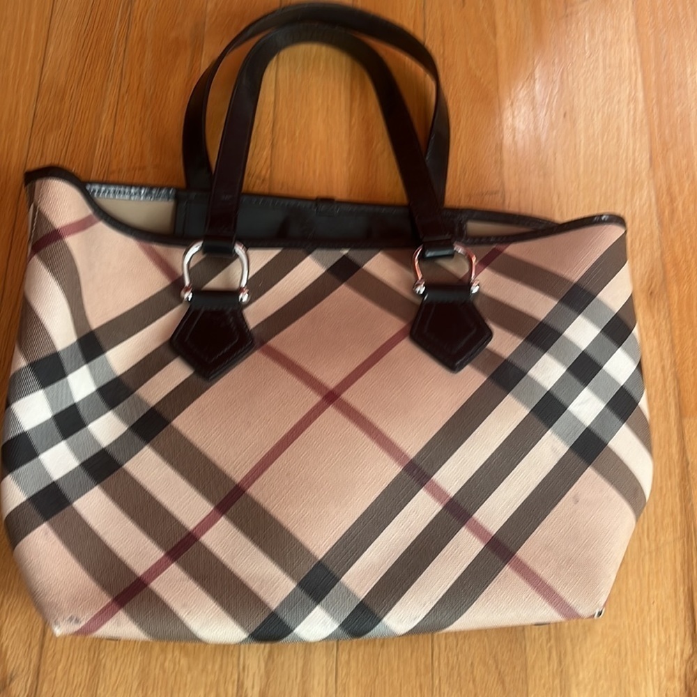 Burberry Tote​​ - Picture 2 of 7